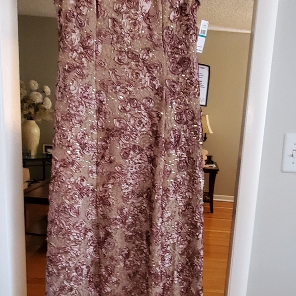 Alex Evenings Rosette A-line Gown, Champagne sz. 8 - Picture 10 of 11